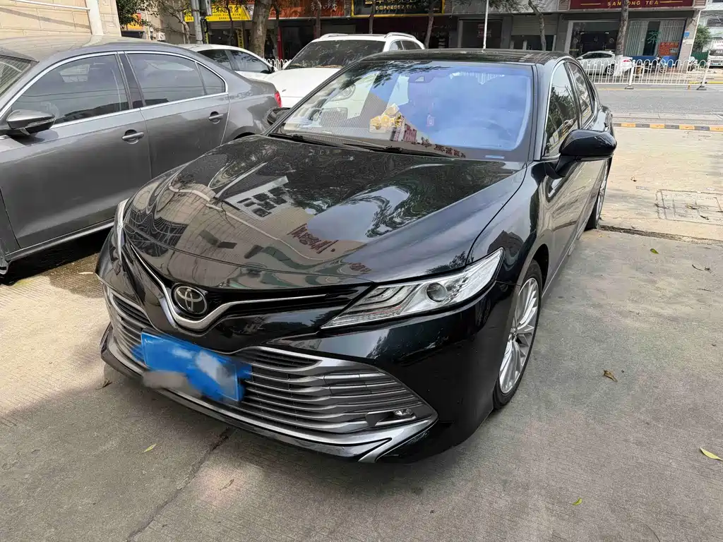 Toyota Camry 2020 — фото 1