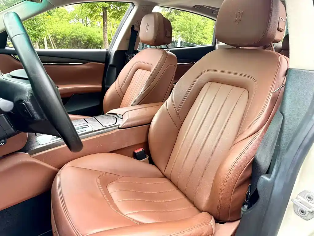 Maserati Quattroporte 2016 — фото 12