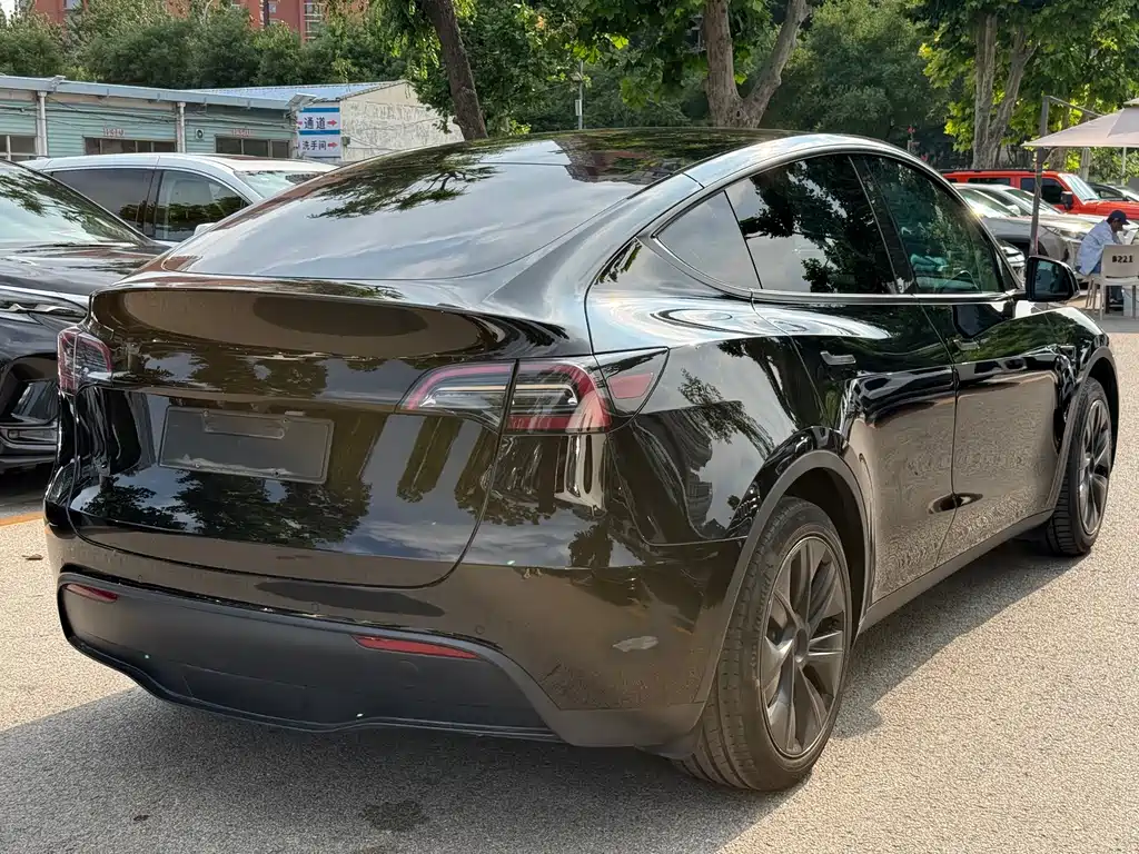 Tesla Model Y 2023 — фото 12