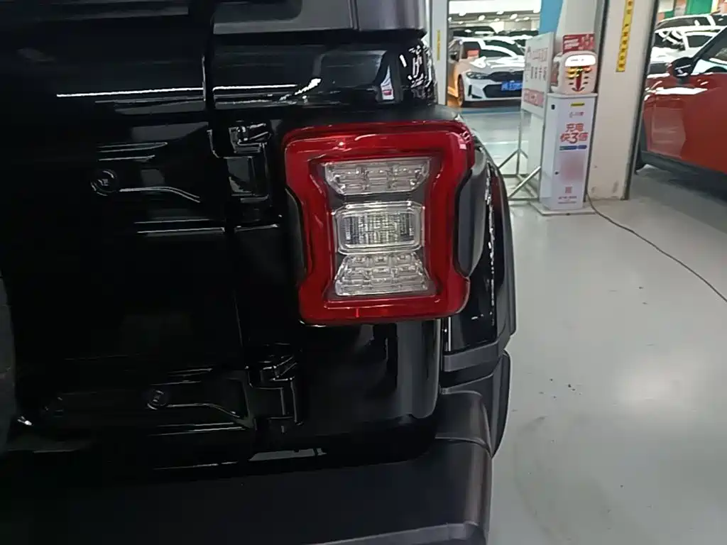 Jeep Wrangler PHEV 2021 — фото 24