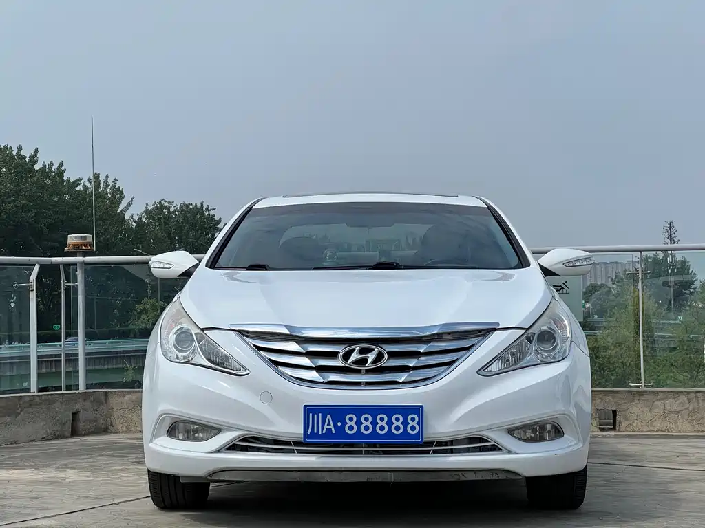 Hyundai Sonata 2011 — фото 2