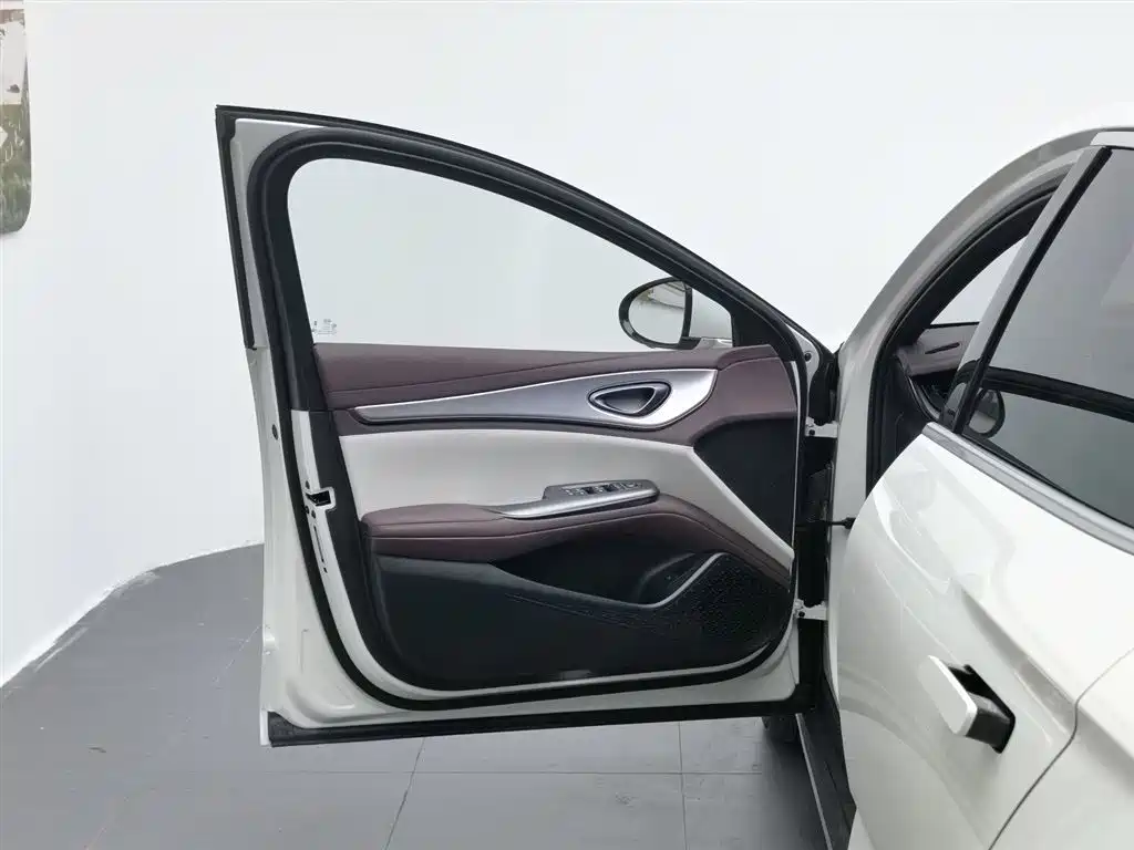 BYD Seal 07 DM-i 2025 — фото 8