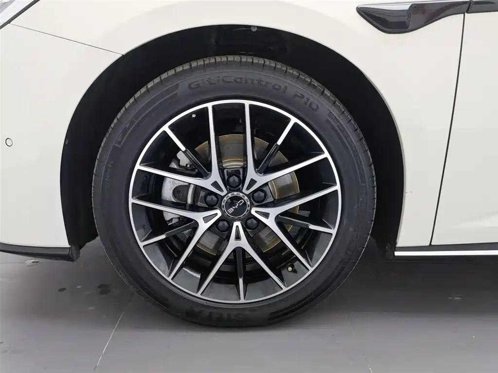 BYD Seal 07 DM-i 2025 — фото 17
