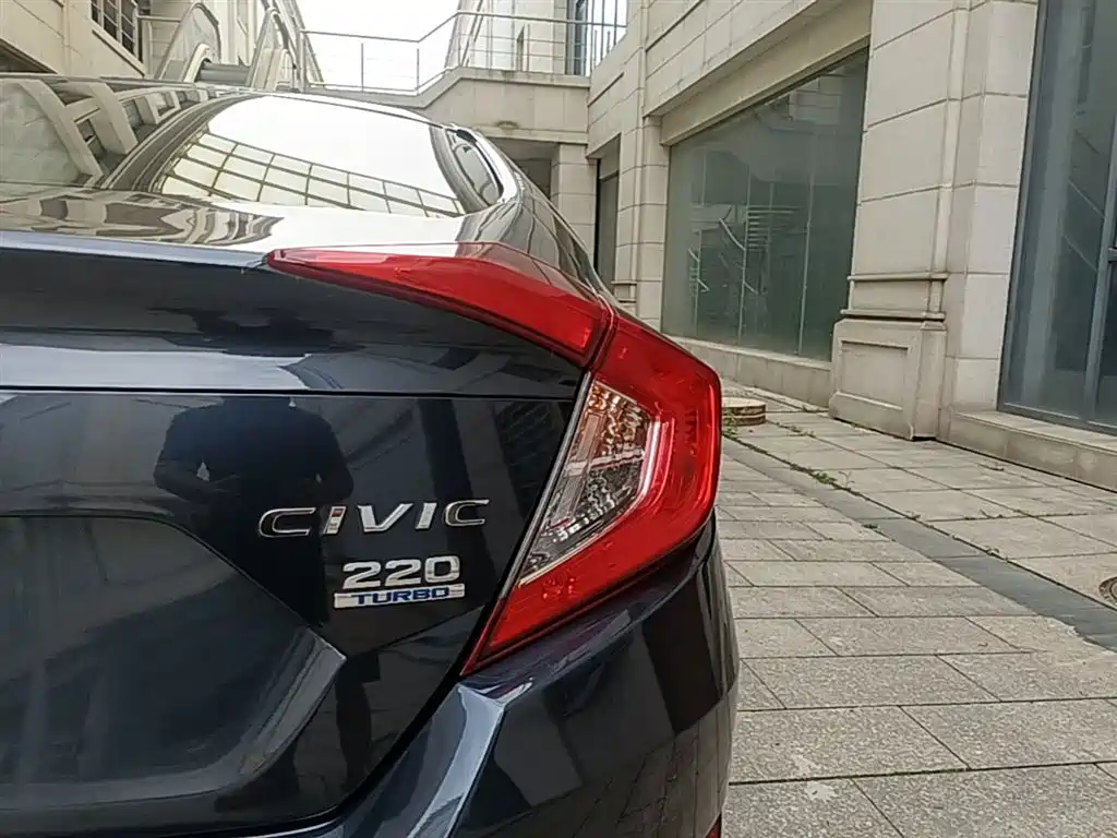 Honda Civic 2018 — фото 8