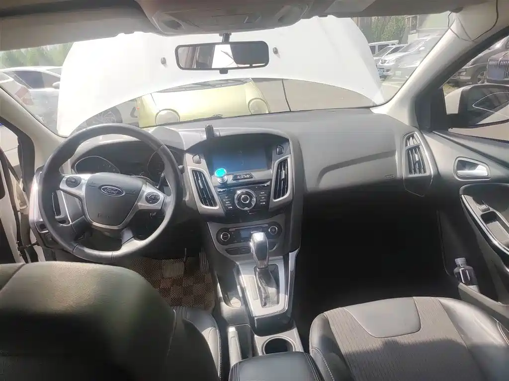 Ford Focus 2014 — фото 10