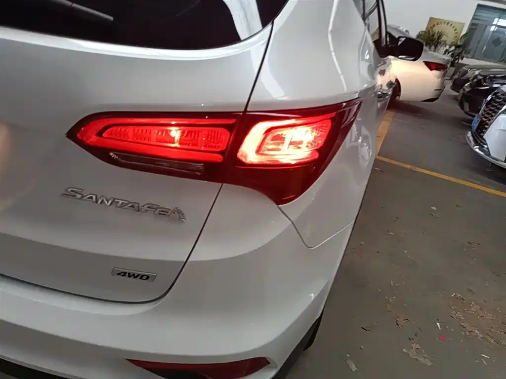 Hyundai Santa Fe 2019 — фото 8