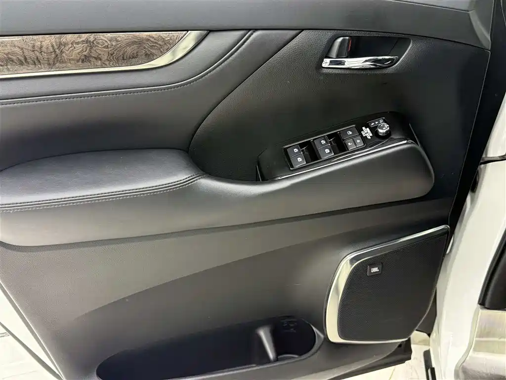 Toyota Alphard 2019 — фото 11