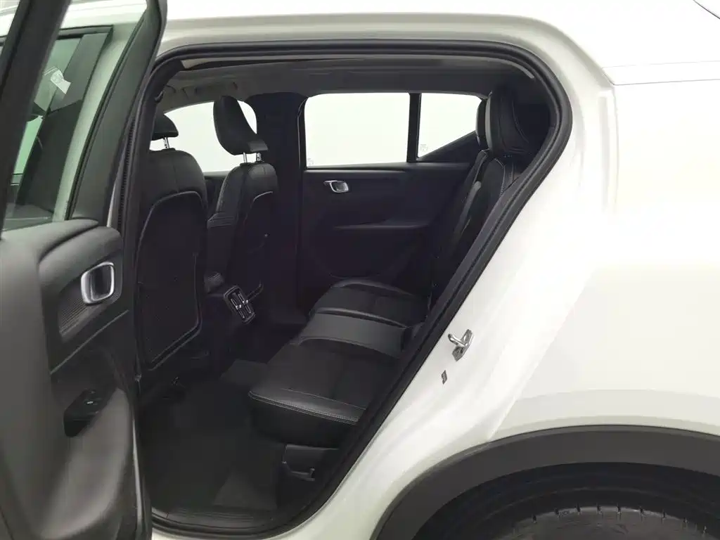 Volvo XC40 2020 — фото 15