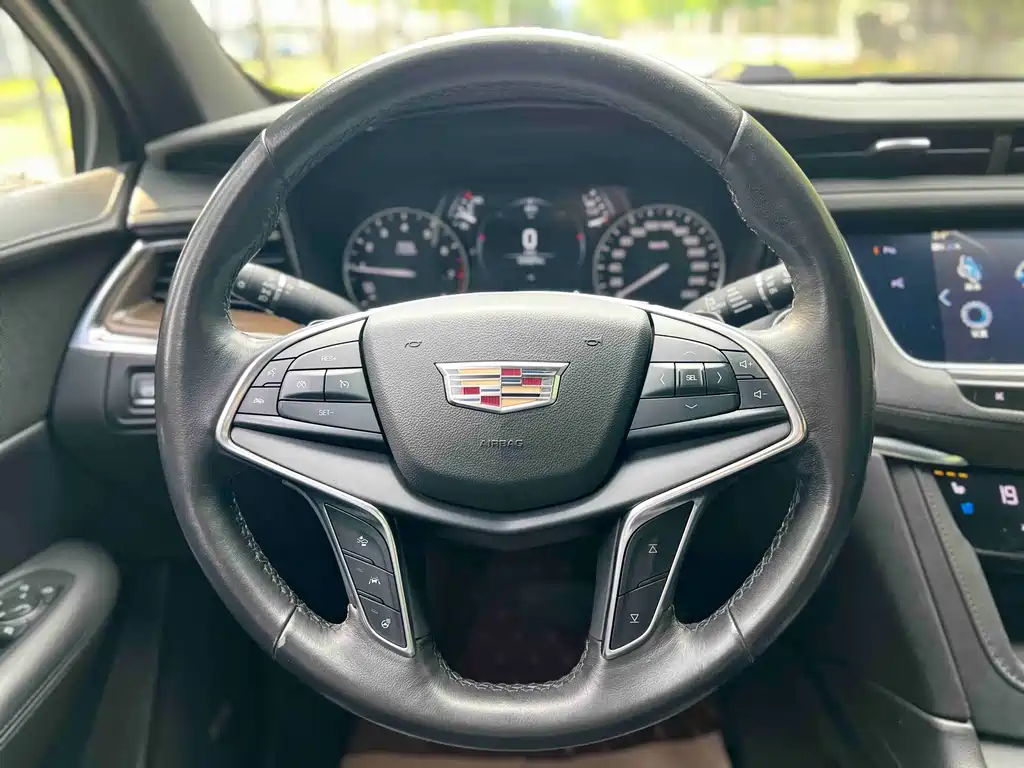Cadillac XT5 2017 — фото 13