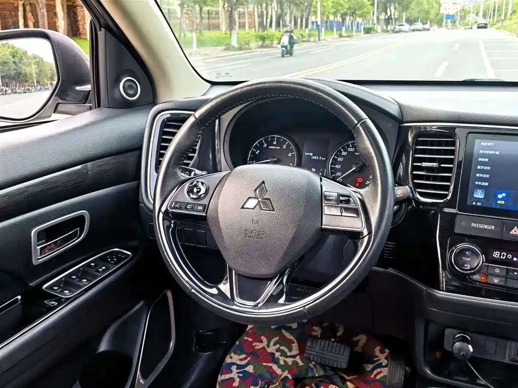 Mitsubishi Outlander 2019 — фото 11