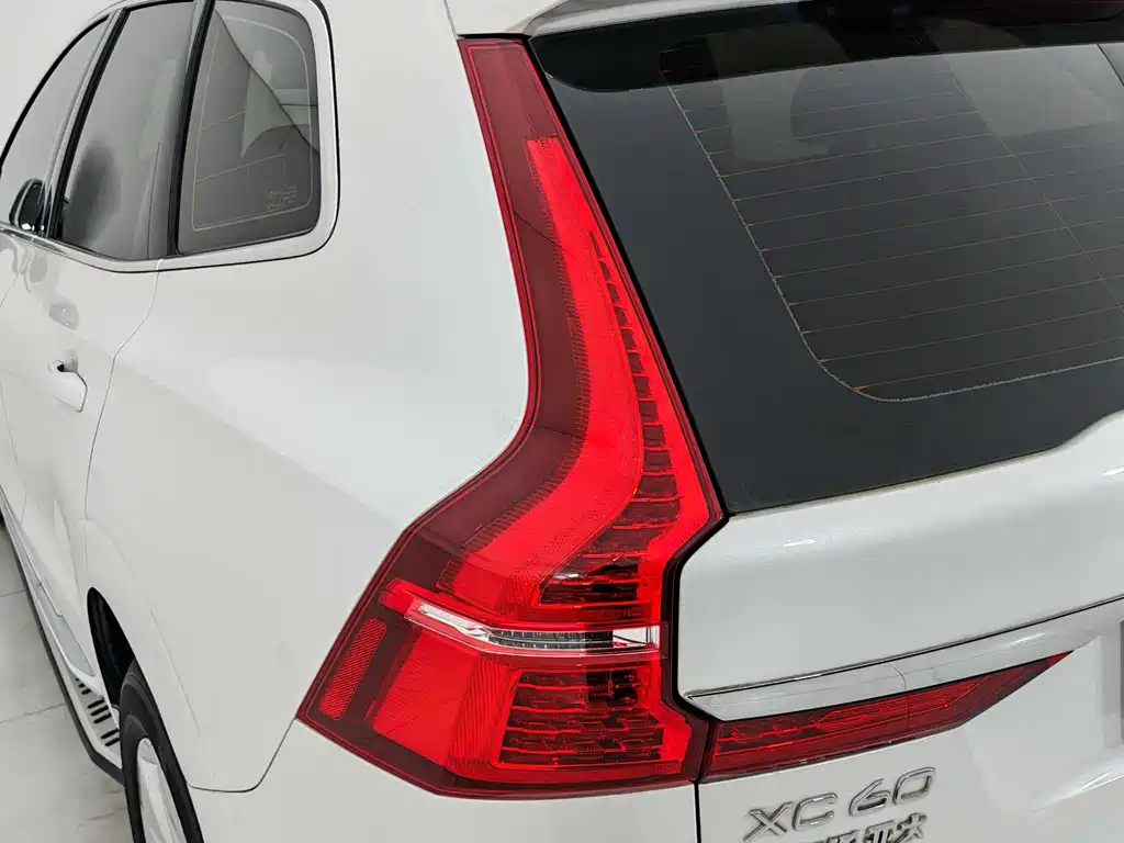 Volvo XC60 2021 — фото 20