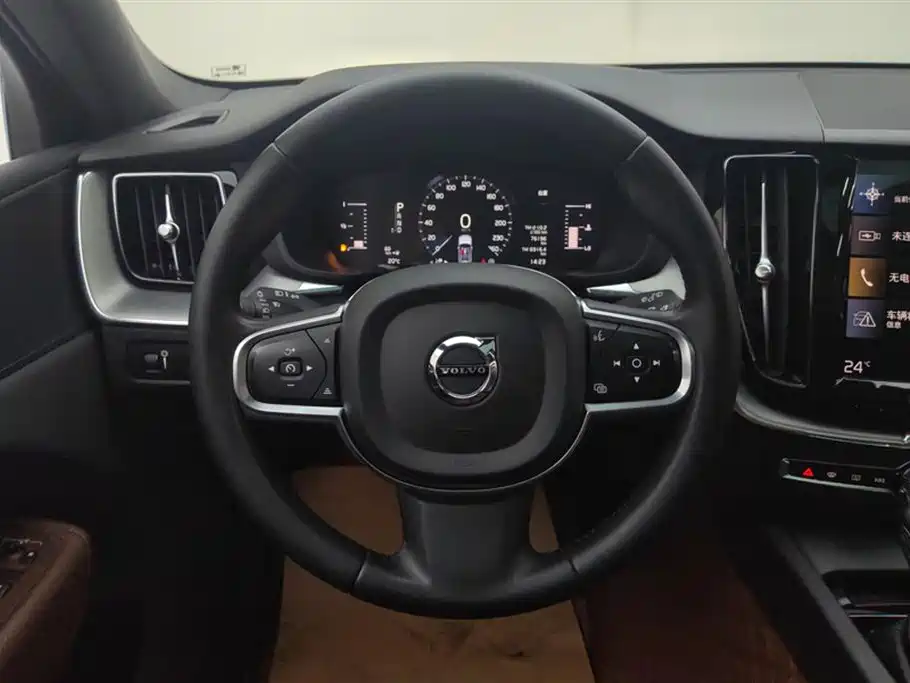 Volvo XC60 2021 — фото 15