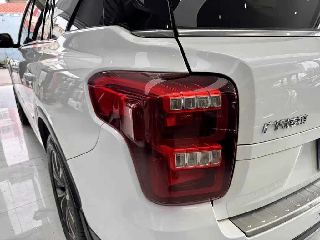 GAC Motor Trumpchi GS8 2017 — фото 29