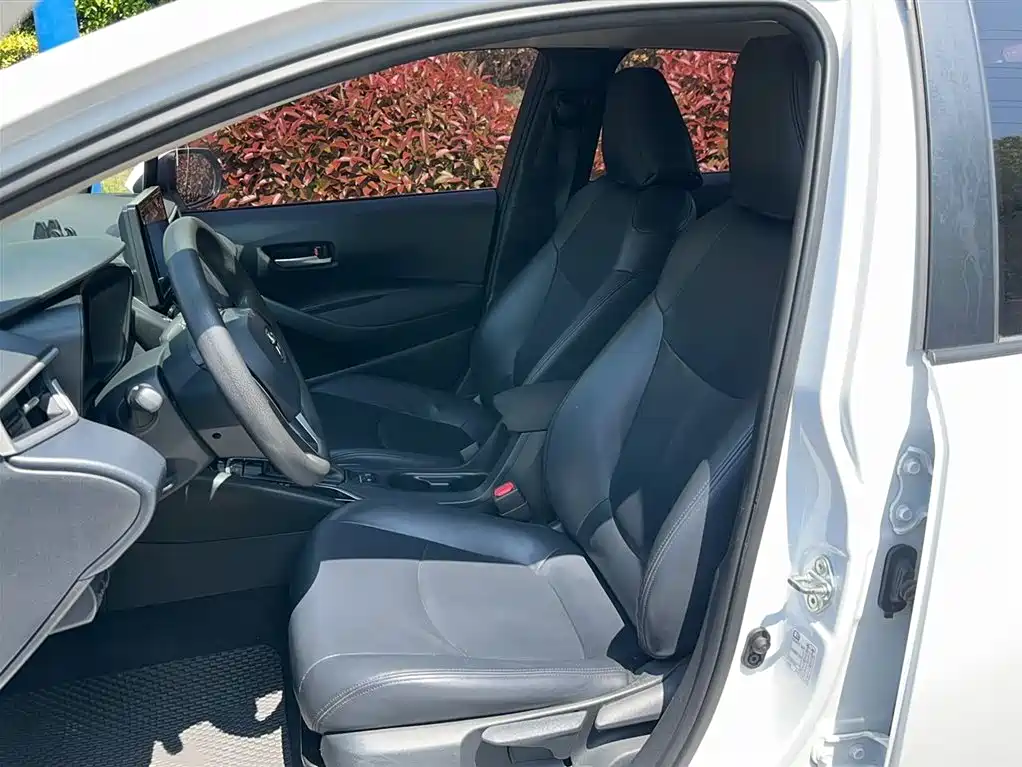 Toyota Corolla 2023 — фото 11