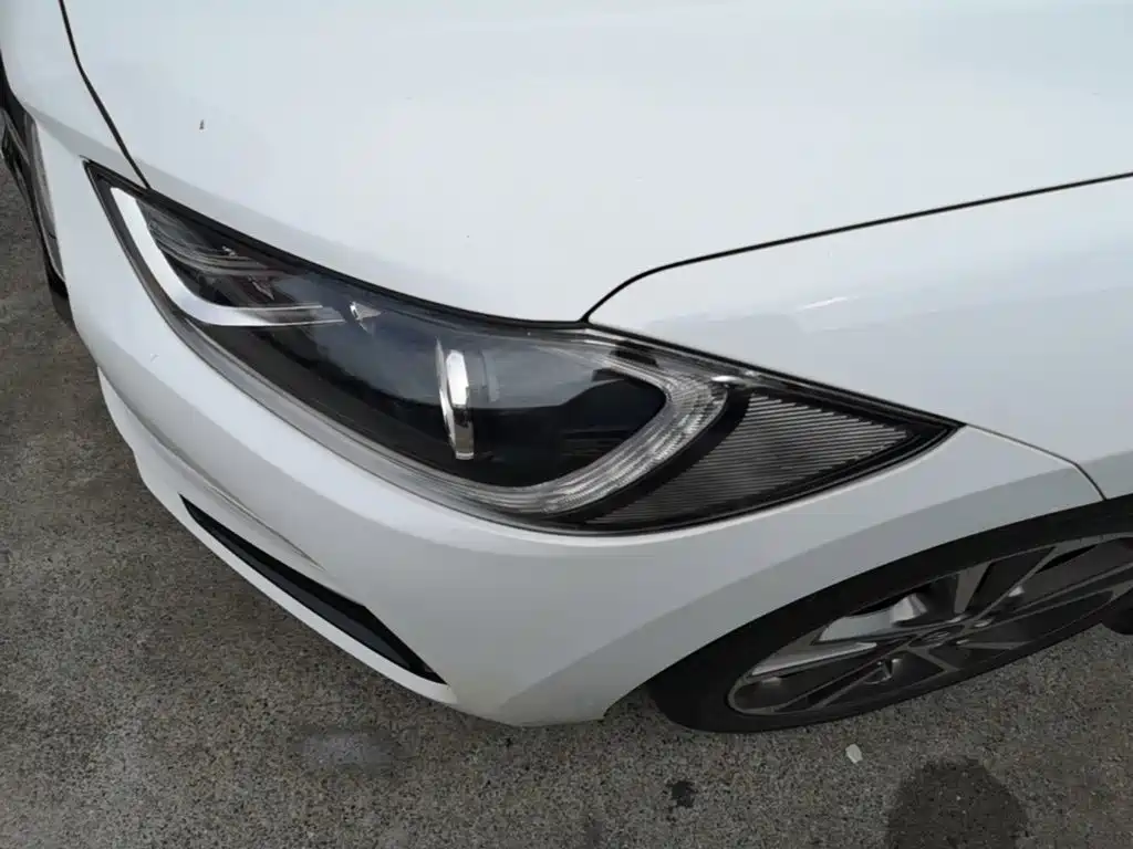 Hyundai Elantra 2018 — фото 24