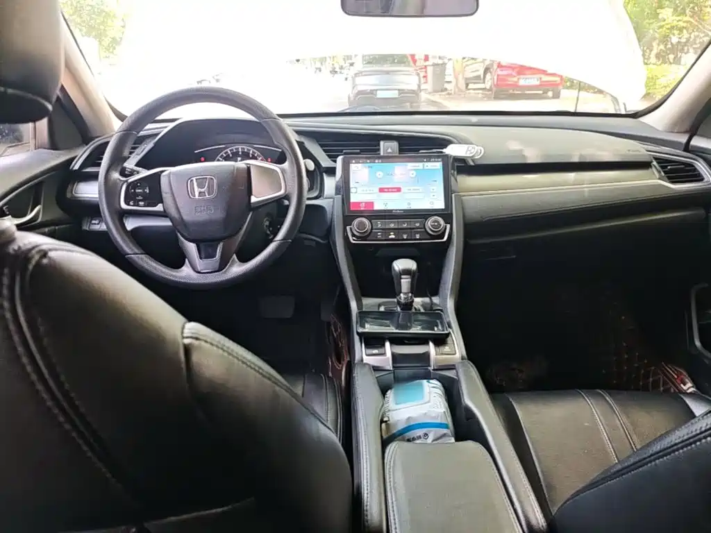 Honda Civic 2018 — фото 10
