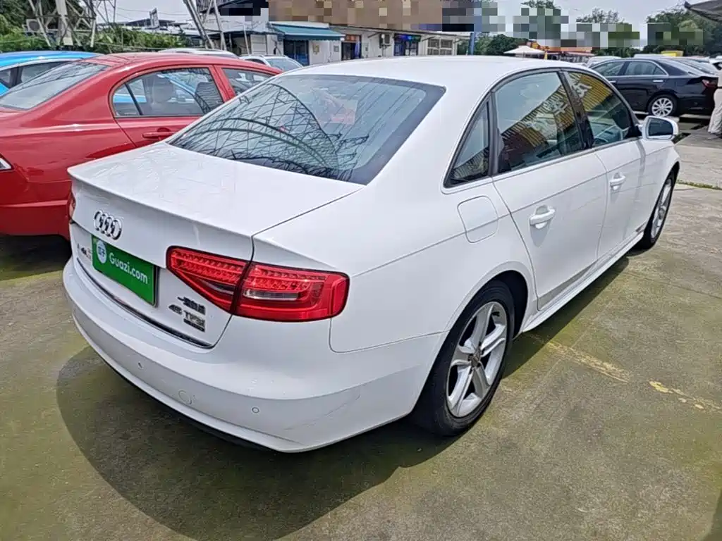 Audi A4L 2015