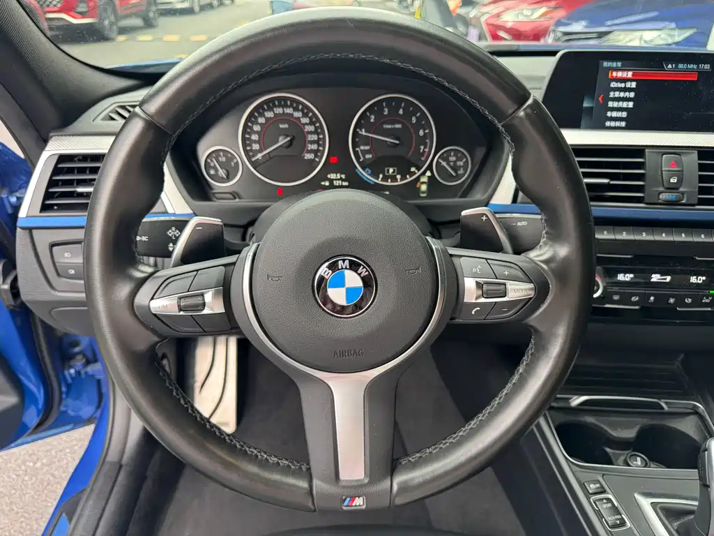 BMW 3 Series 2018 — фото 13