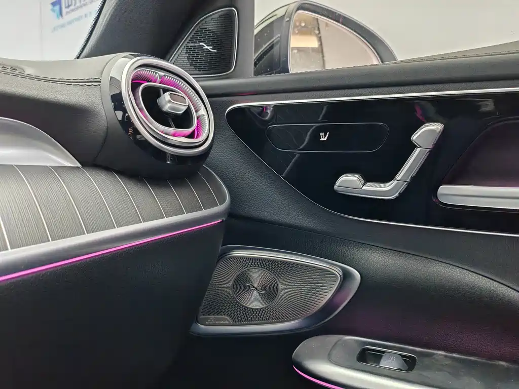 Mercedes-Benz C-Class 2024 — фото 16