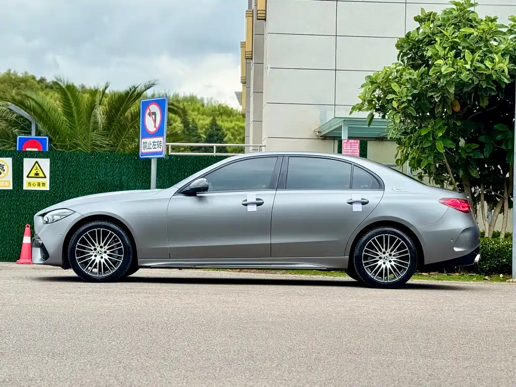 Mercedes-Benz C-Class 2024 — фото 10