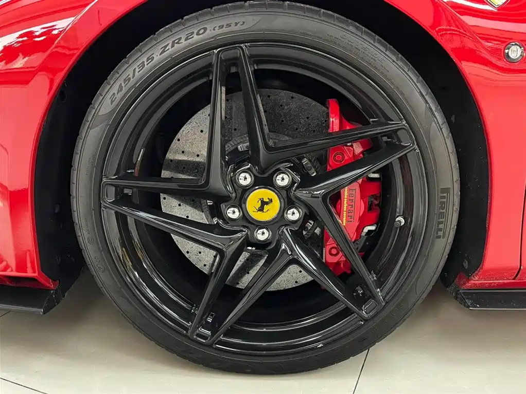 Ferrari F8 2021 — фото 8
