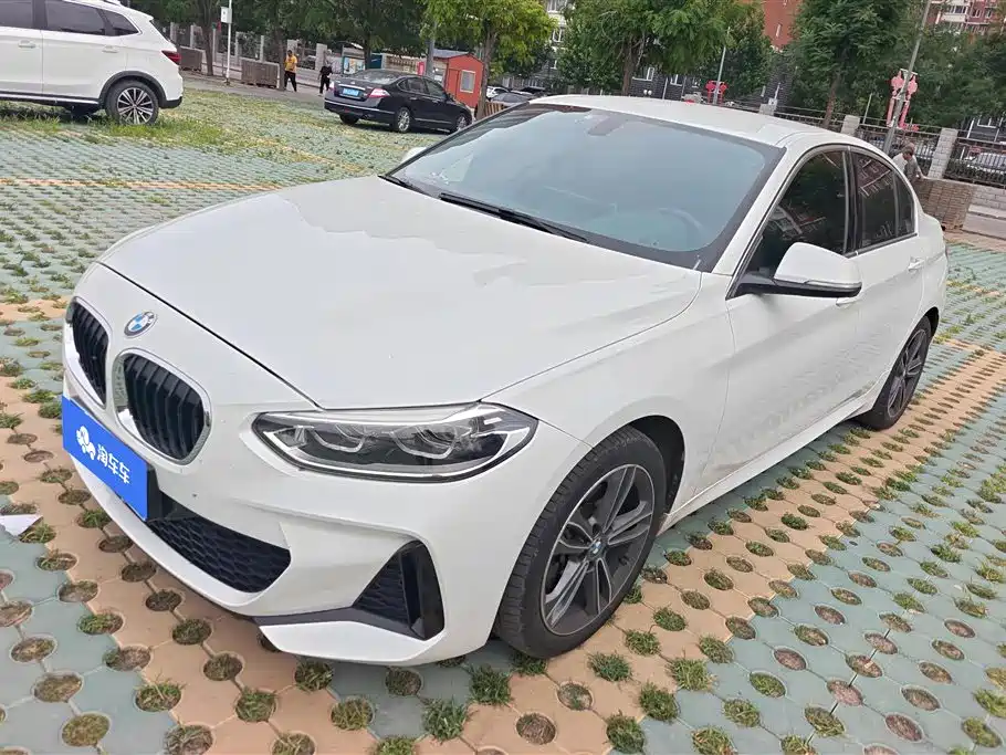 BMW 1 Series 2021 — фото 1