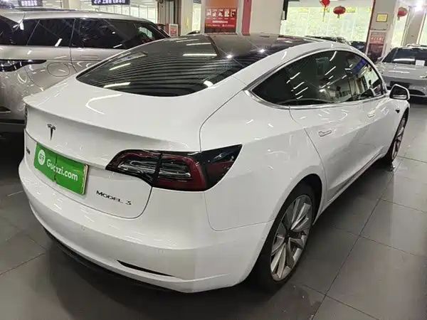 Tesla Model 3 2020