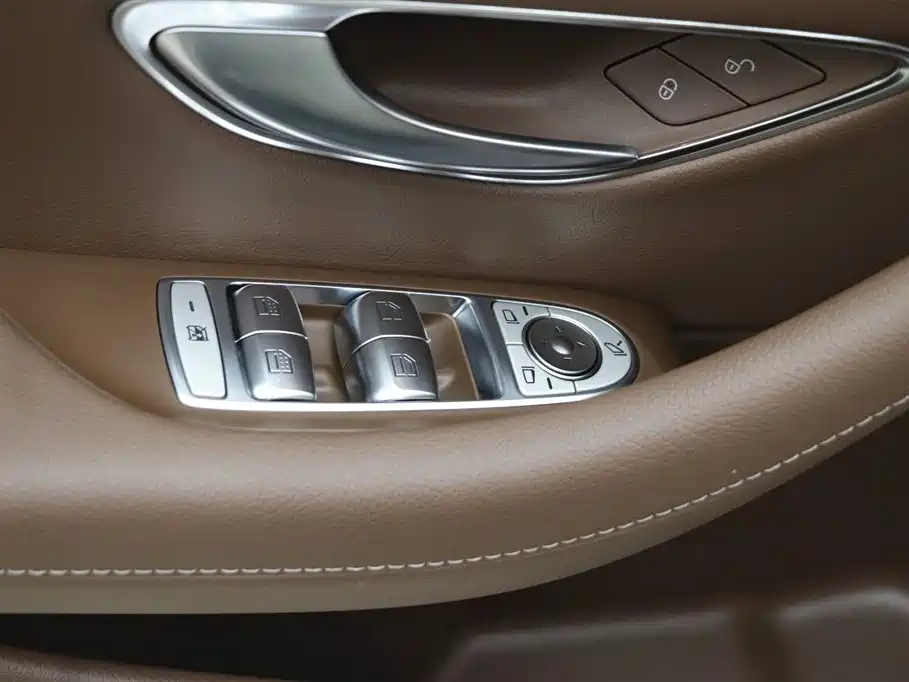 Mercedes-Benz E-Class 2023 — фото 13