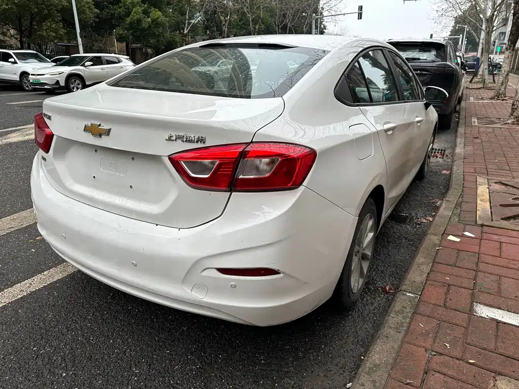 Chevrolet Cruze 2018 — фото 9