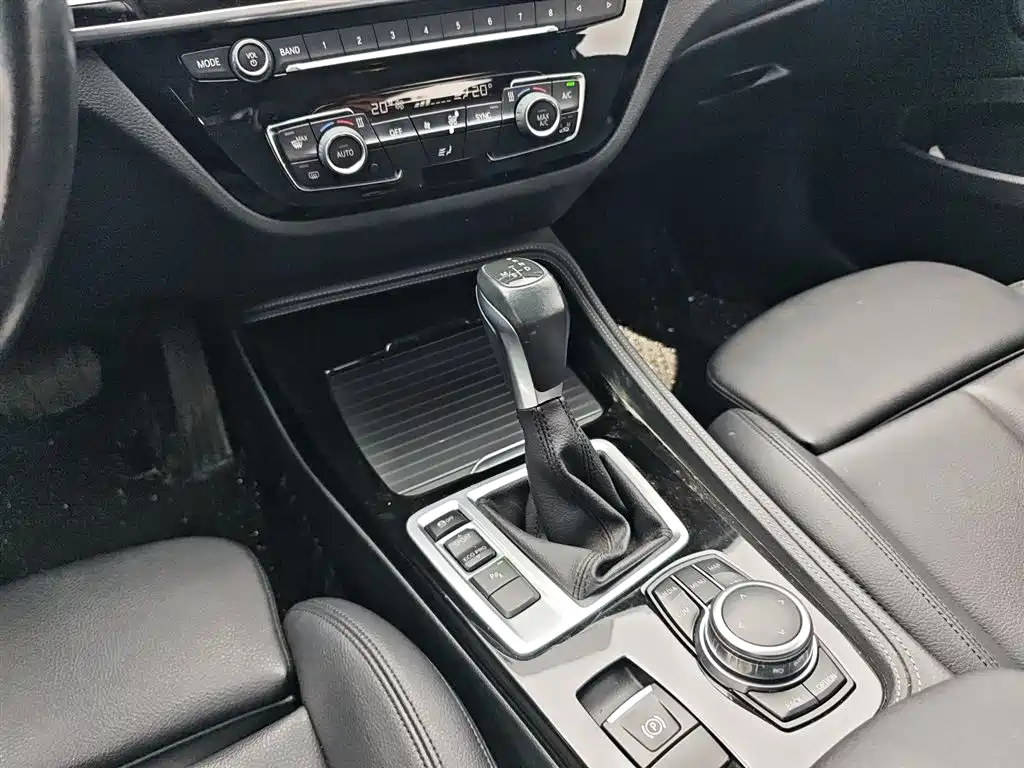 BMW 1 Series 2019 — фото 10