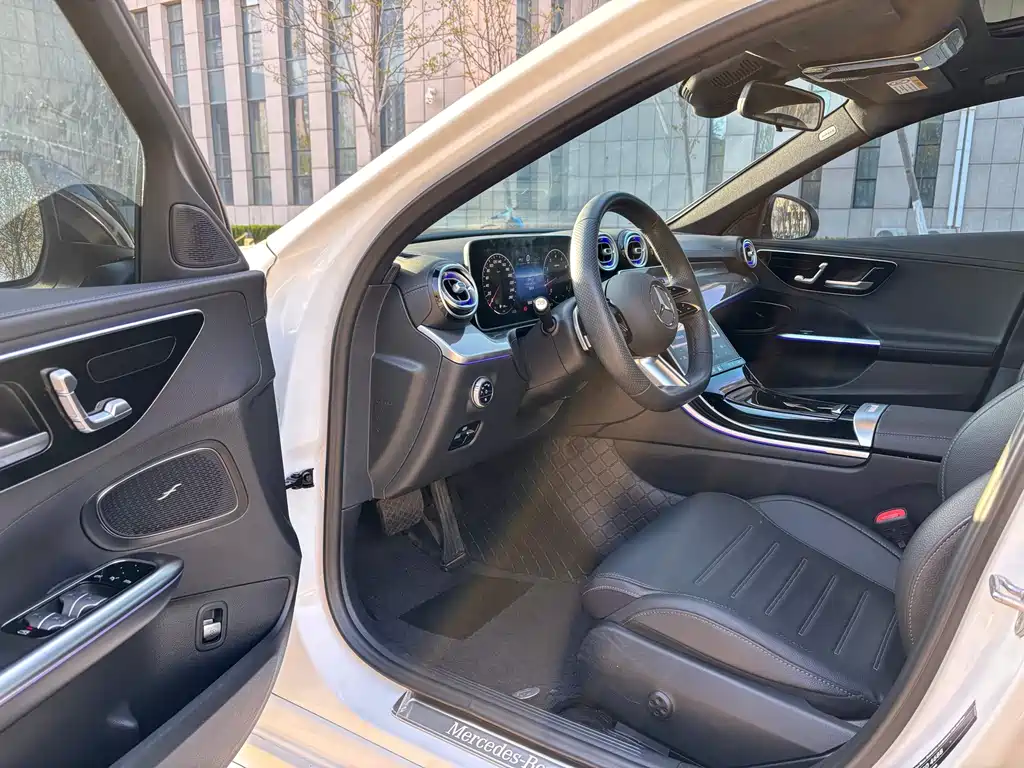 Mercedes-Benz C-Class 2023 — фото 7