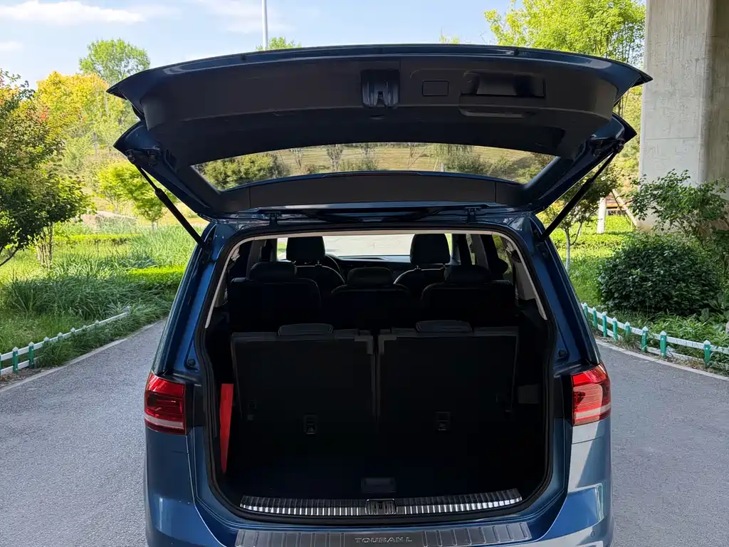 Volkswagen Touran 2018 — фото 13