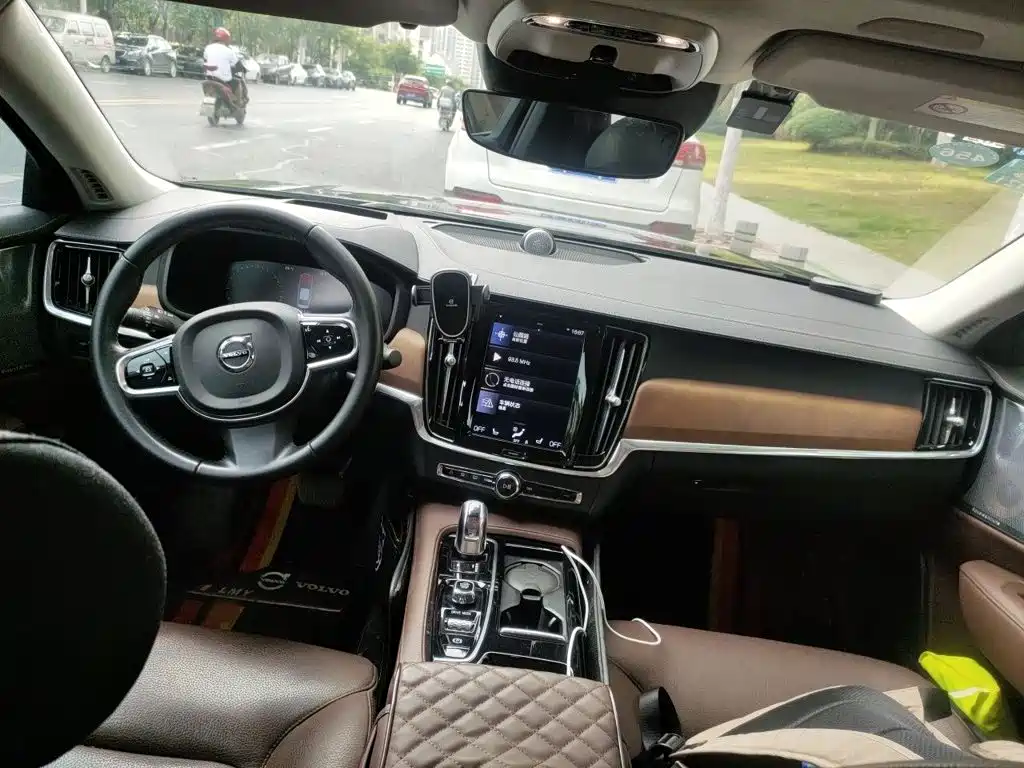 Volvo S90 PHEV 2019 — фото 13