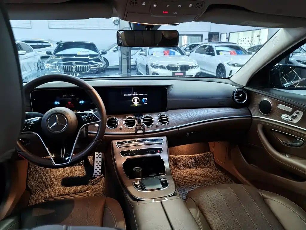 Mercedes-Benz E-Class 2023 — фото 9