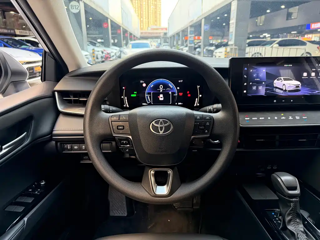 Toyota Camry 2025 — фото 7