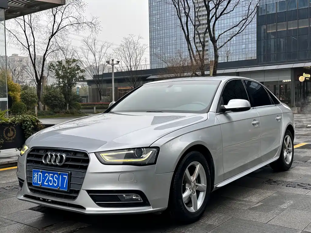 Audi A4L 2015 — фото 1