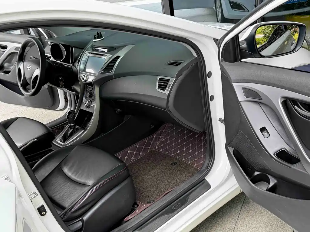 Hyundai Elantra Langdong 2016 — фото 13