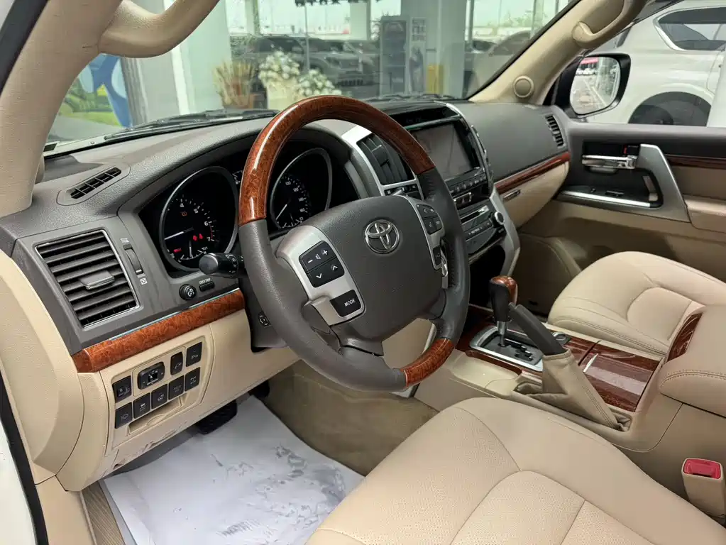 Toyota Land Cruiser 2014 — фото 11