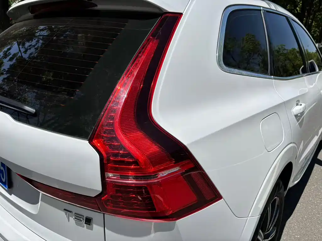 Volvo XC60 2021 — фото 20