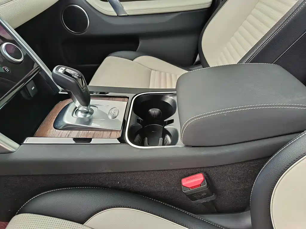 Land Rover Discovery Sport 2021 — фото 11