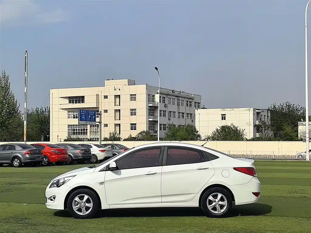 Hyundai Verna 2016 — фото 3