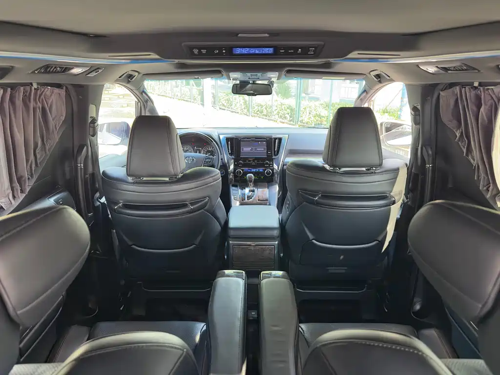 Toyota Alphard 2018 — фото 17