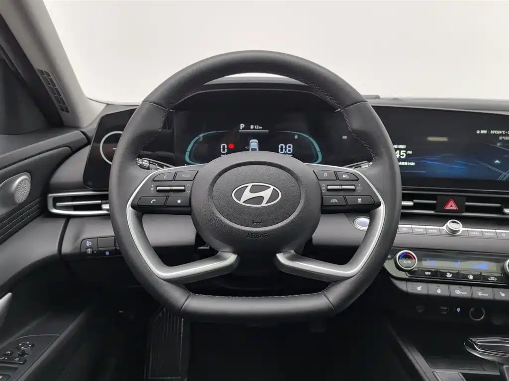 Hyundai Elantra 2025 — фото 11