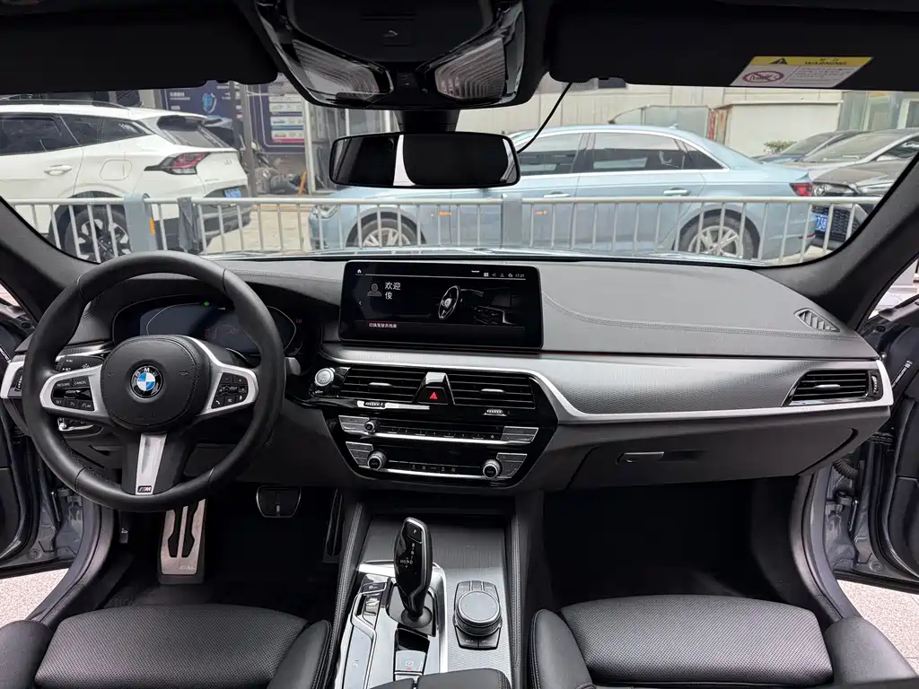 BMW 5 Series 2022 — фото 13