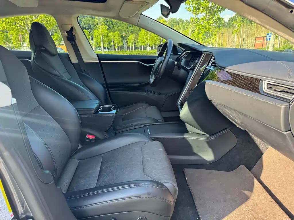 Tesla Model S 2017 — фото 16