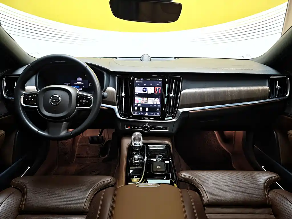 Volvo S90 PHEV 2023 — фото 13