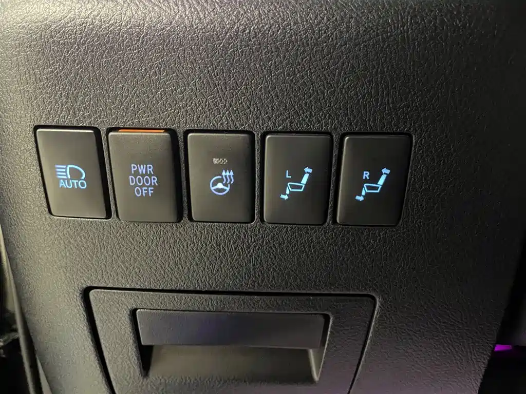 Toyota Alphard 2021 — фото 21