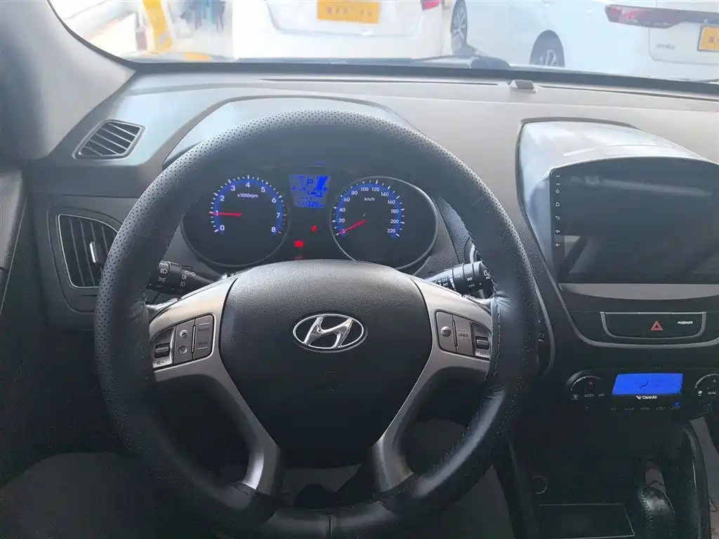 Hyundai ix35 2015 — фото 10
