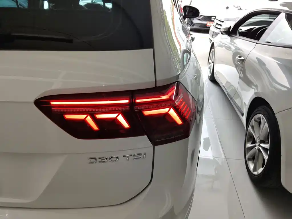 Volkswagen Tiguan L 2021 — фото 24