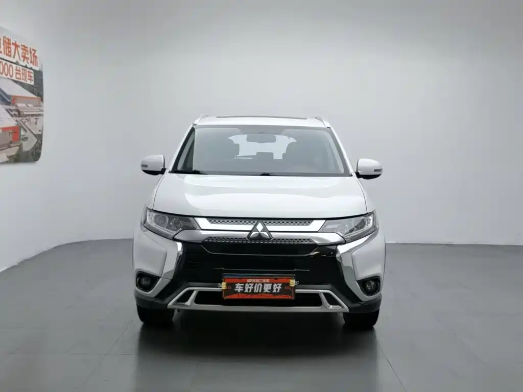 Mitsubishi Outlander 2021 — фото 3